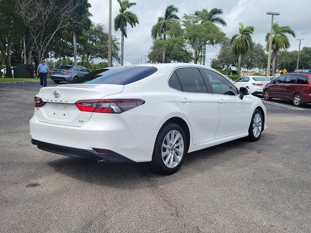2021 toyota camry le