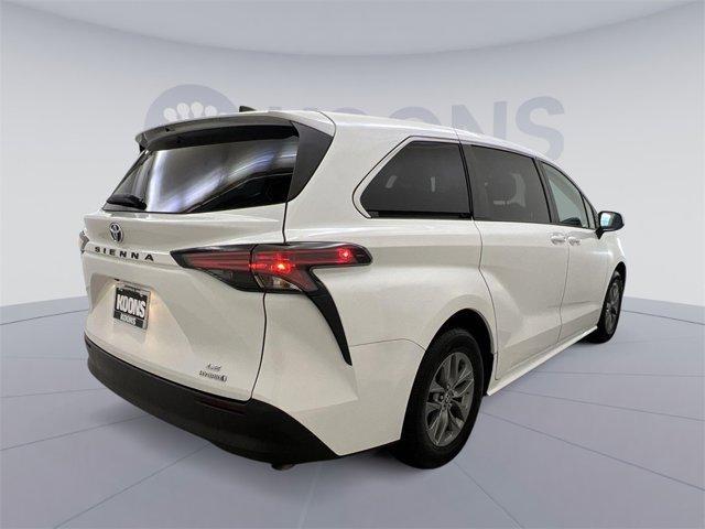 2022 toyota sienna le