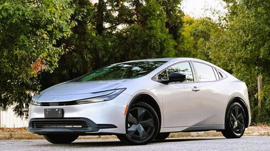 2023 toyota prius le