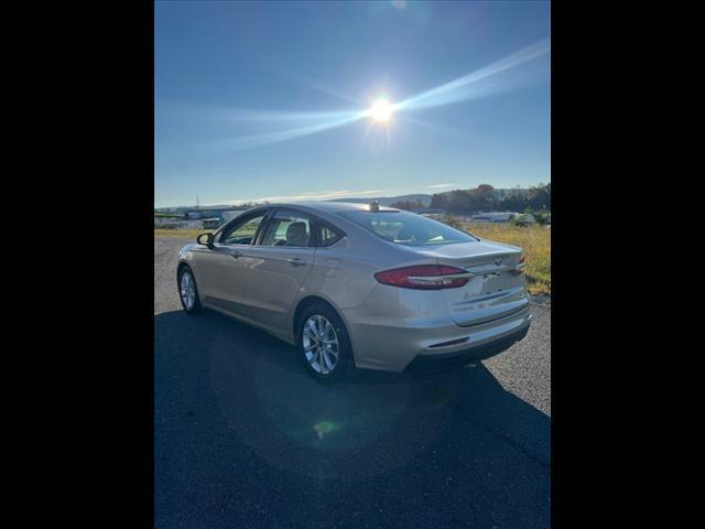 2019 ford fusion se