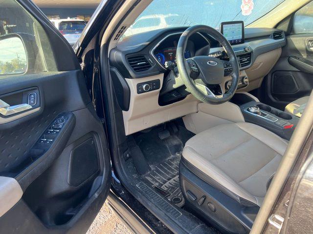2020 ford escape se