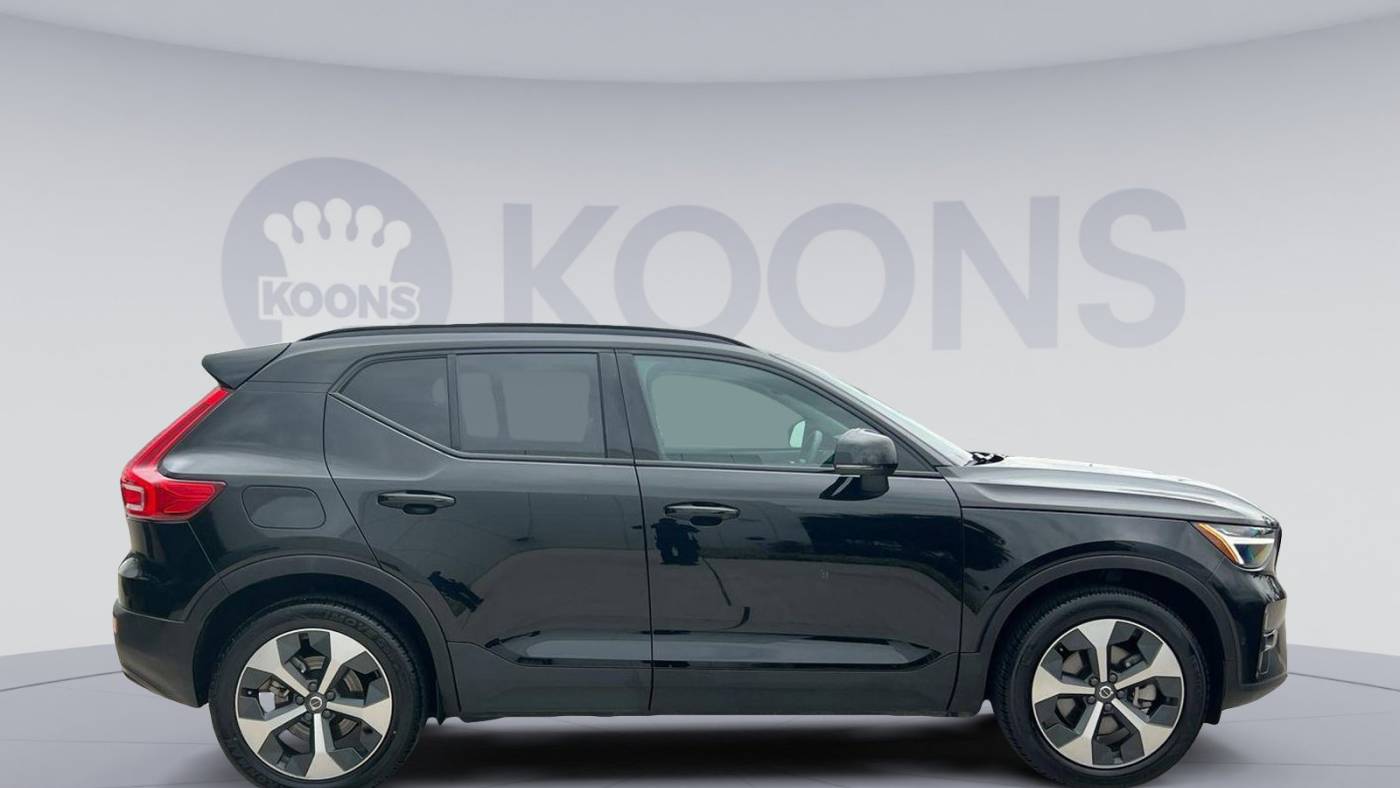 2024 volvo xc40 b5 plus dark theme