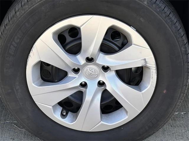 2024 toyota rav4 le