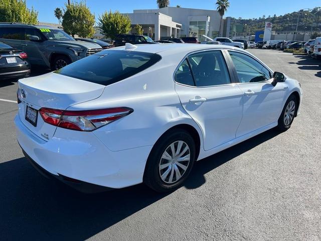 2020 toyota camry hybrid le