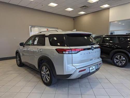 2022 nissan pathfinder sl in chester, indiana