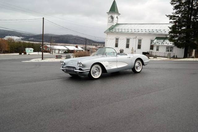 1960 chevrolet corvette 2x4 270hp car rare color combo silver/blue nice manual