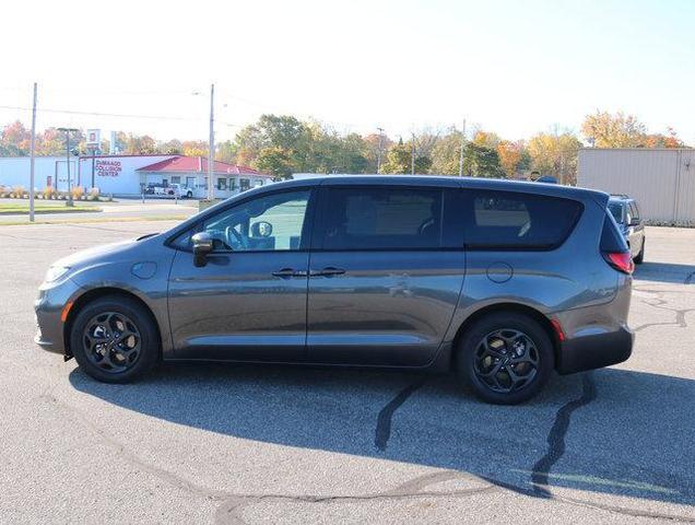2022 chrysler pacifica hybrid touring l