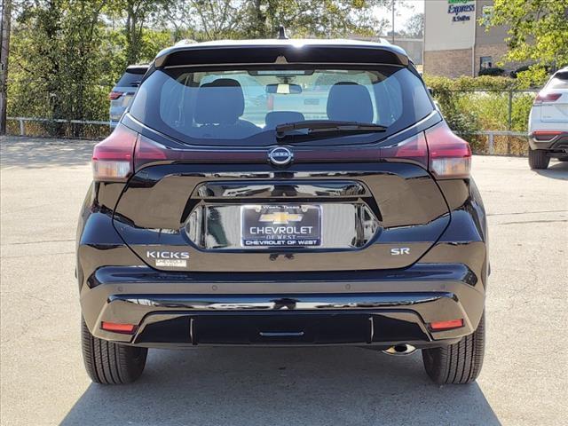 2024 nissan kicks sr
