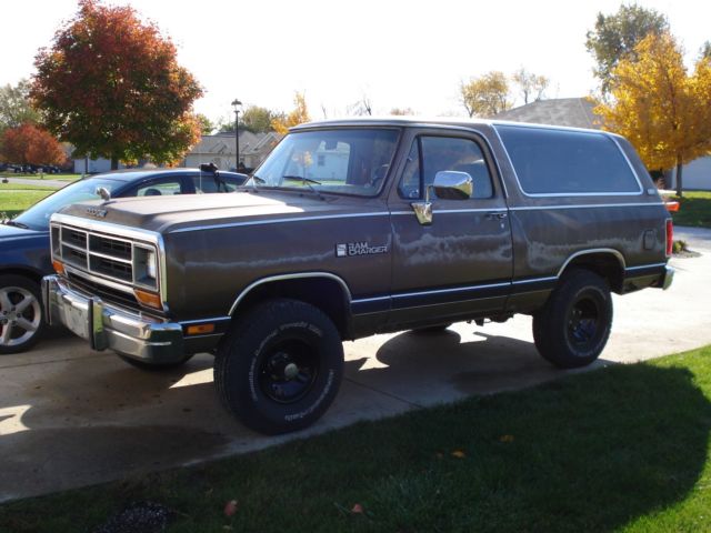 1989 dodge ramcharger le 150