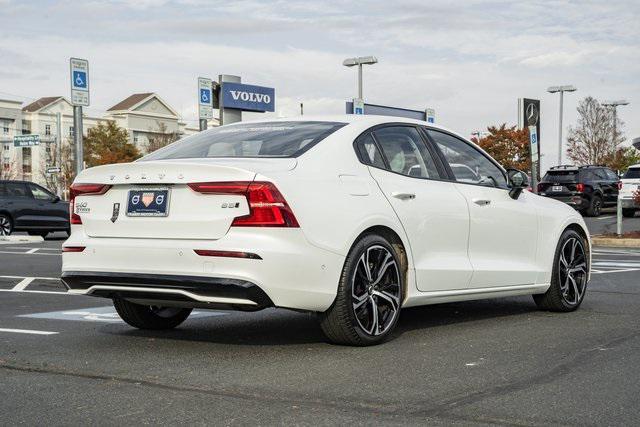 2024 volvo s60 b5 plus dark theme