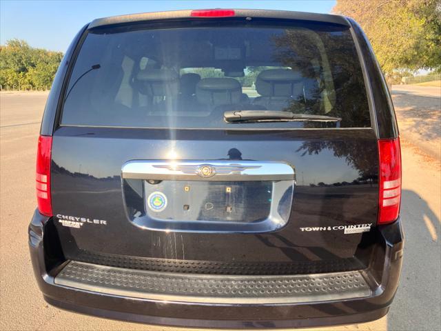 2010 chrysler town & country touring
