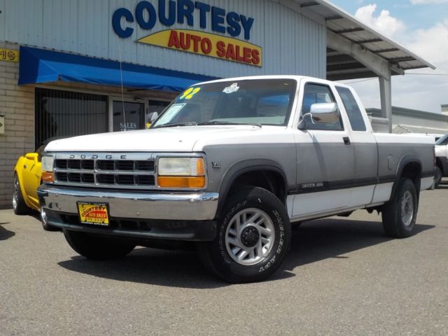1992 dodge dakota club cab 131" wb 4wd slt