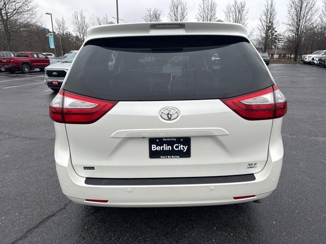2017 toyota sienna xle