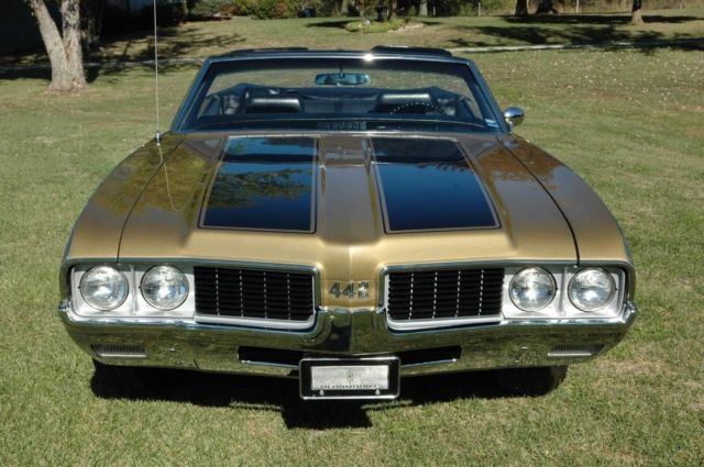 1969 olds 442 convertible with 4-speed.full frame of restoration