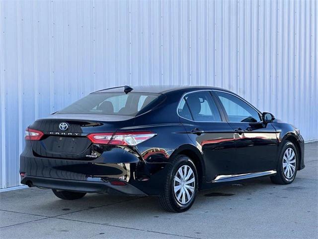 2019 toyota camry hybrid le