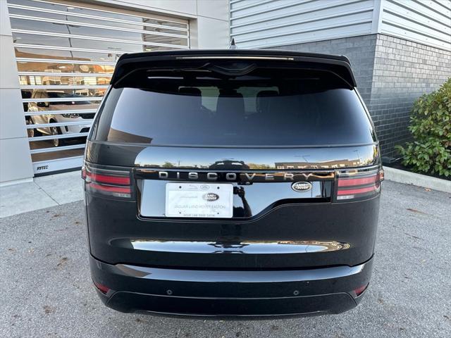 2022 land rover discovery p300 s r-dynamic