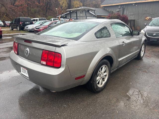 2008 ford mustang deluxe