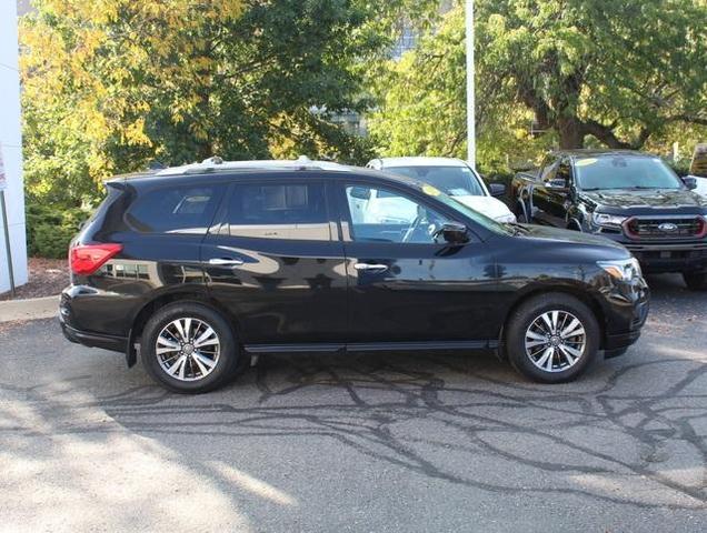 2019 nissan pathfinder sv