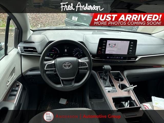 2021 toyota sienna le