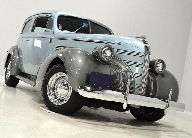 sedan deluxe