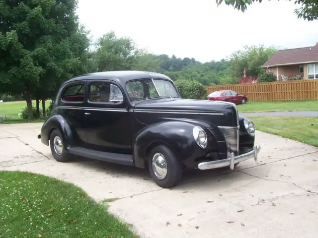 1940 ford de luxe, streetrod chassis, solid< no rust car, crate motor