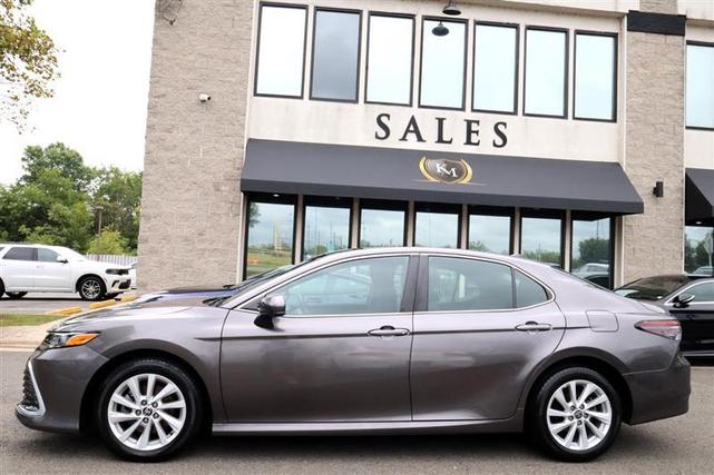 2022 toyota camry le