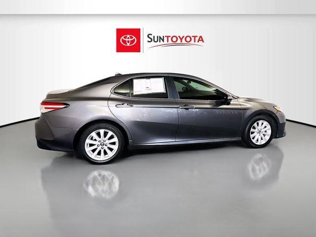 2020 toyota camry le