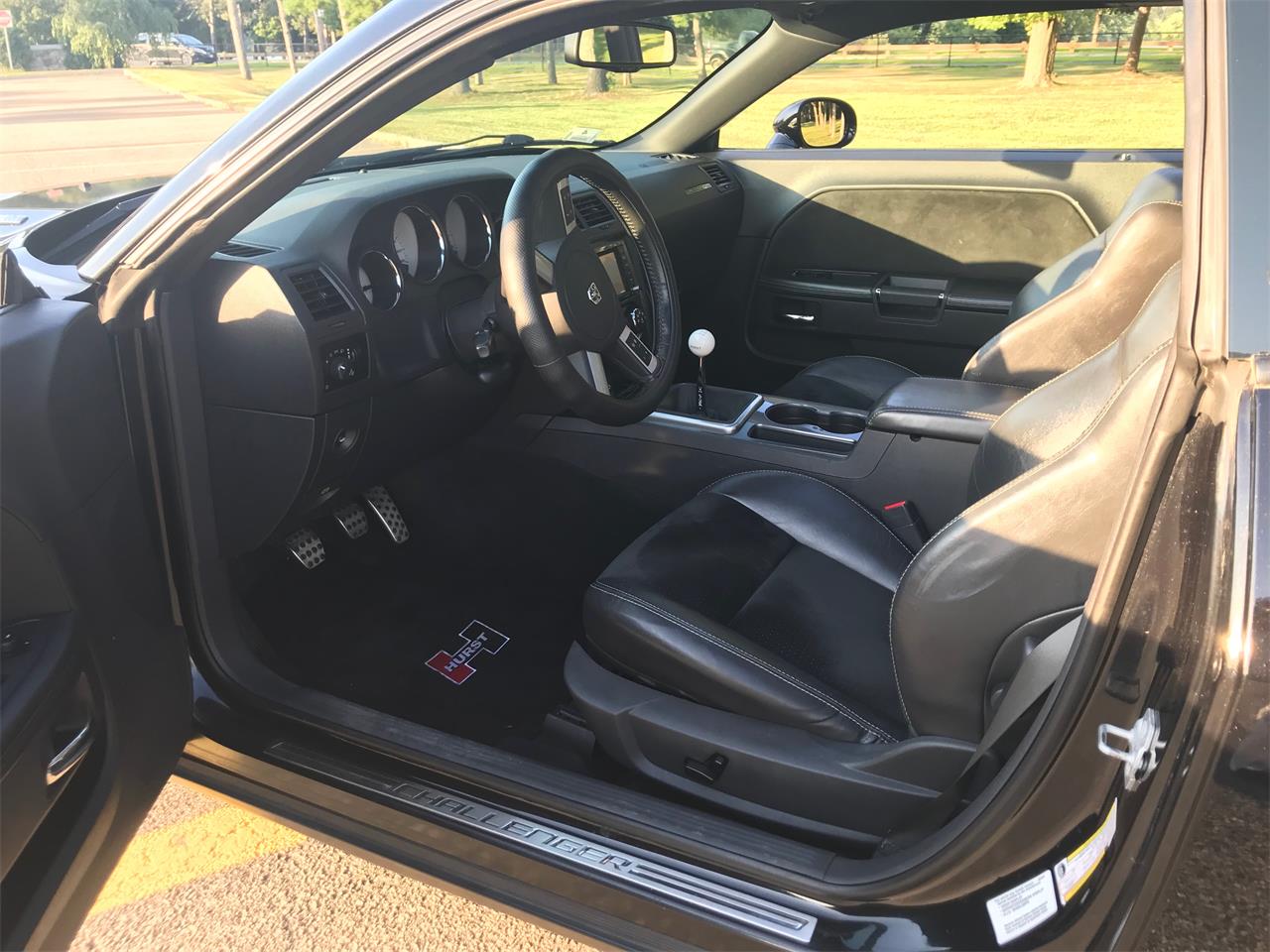 2010 dodge challenger srt8