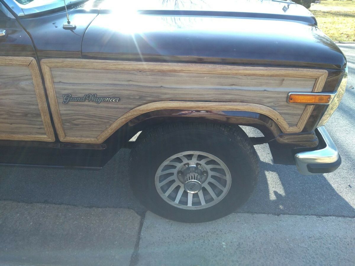 1990 jeep grand wagoneer; good shape; 100,980 miles