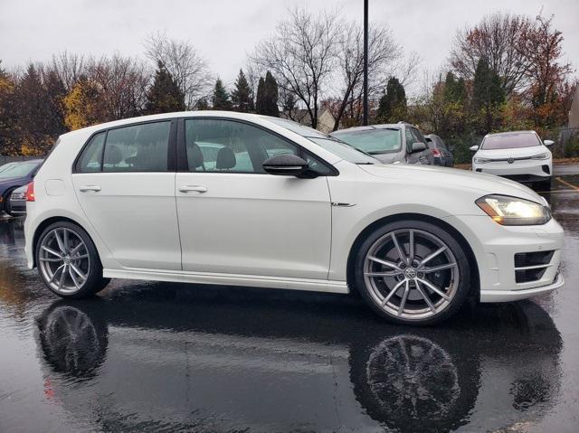 2017 volkswagen golf r 4-door w/dcc & navigation