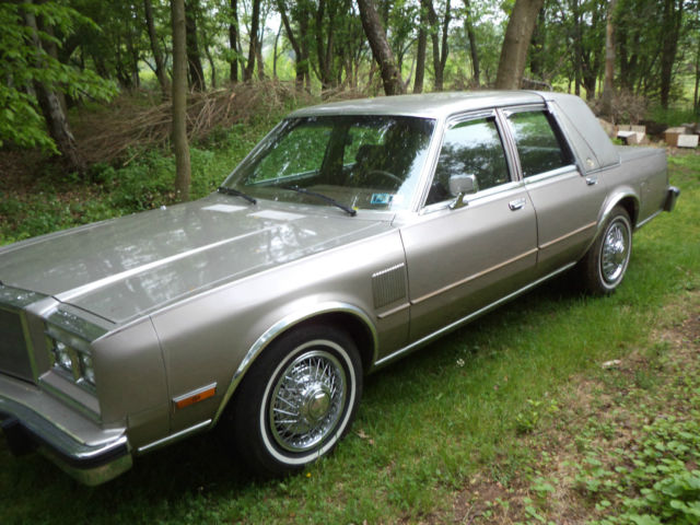 1989 chrysler fifth avenue rare 2-tone, last rear wheel drive, senior owners