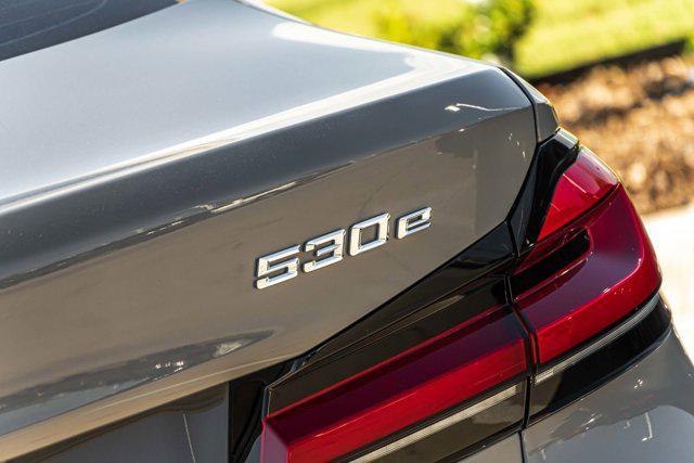 2022 bmw 530e base
