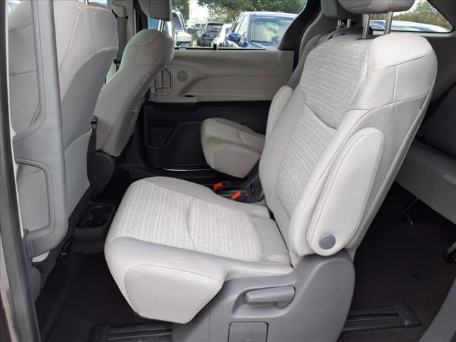 2021 toyota sienna le 8 passenger