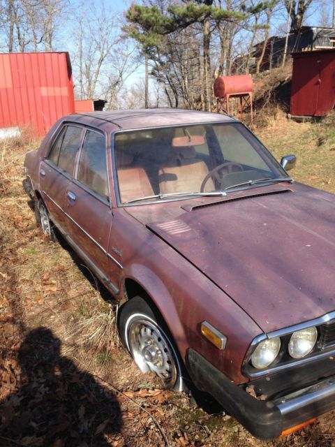 1980 honda 4dr accord and a parts 1979 2dr honda accord car also comes with it