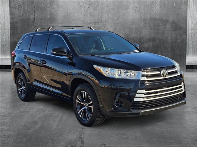 2017 toyota highlander le
