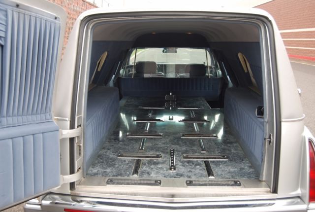 1994 cadillac fleetwood silver federal hearse v8 fuel injection, vinyl top