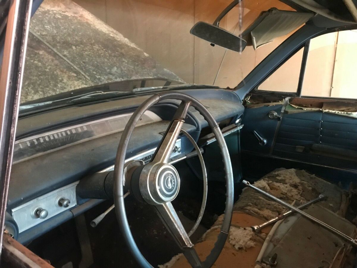 barn find! 1964 impala 4 door- factory air- all glass- all chrome- complete!!!!!
