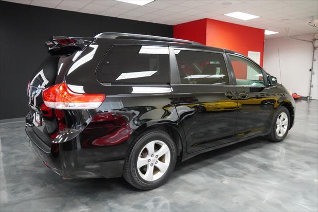 2012 toyota sienna le