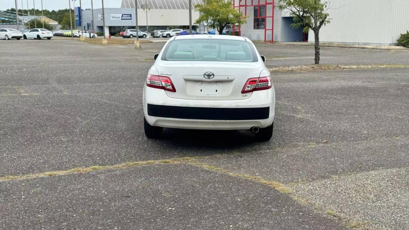 2011 toyota camry le
