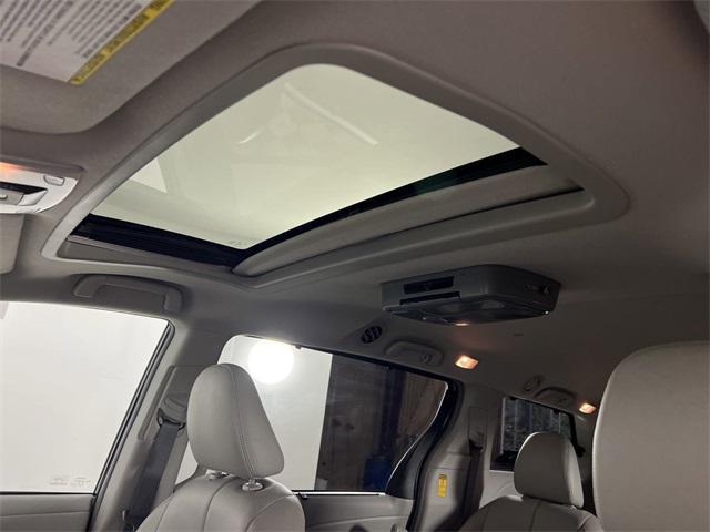 2014 toyota sienna xle