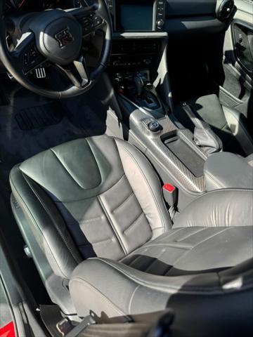 2024 nissan gt-r premium dual-clutch 6-speed transmission