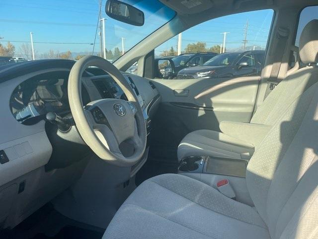 2014 toyota sienna le