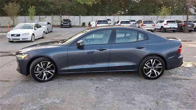 2024 volvo s60 b5 plus dark theme