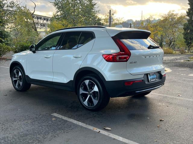 2024 volvo xc40 b5 plus dark theme