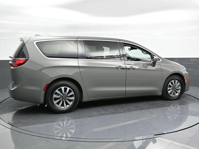 2022 chrysler pacifica hybrid touring l