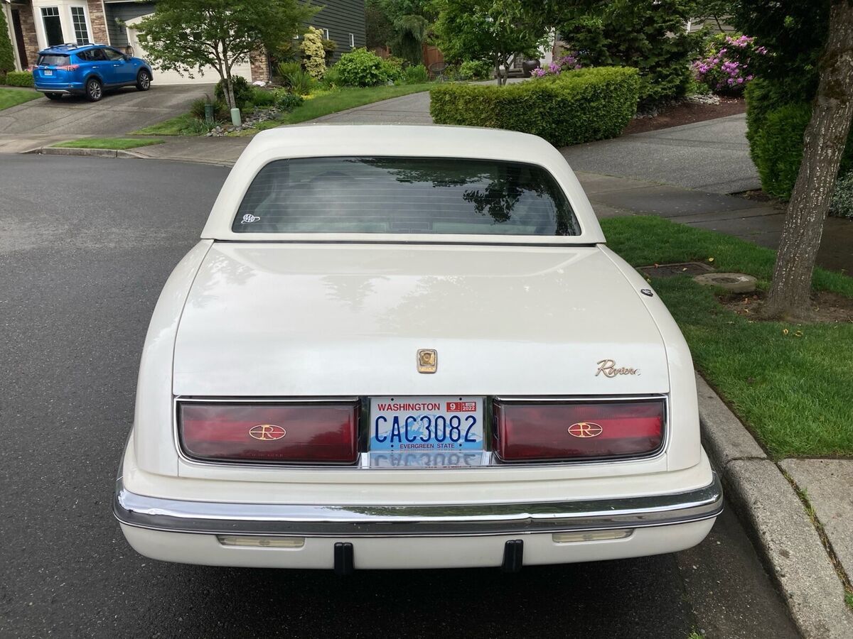 1993 buick riviera white