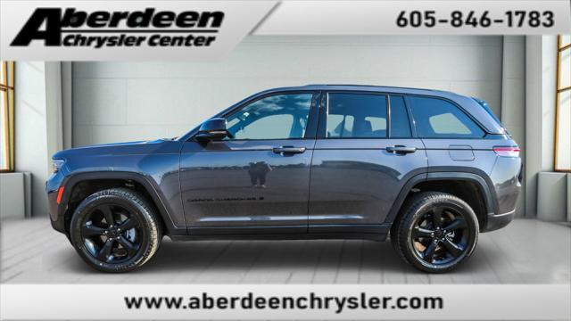 2022 jeep grand cherokee altitude