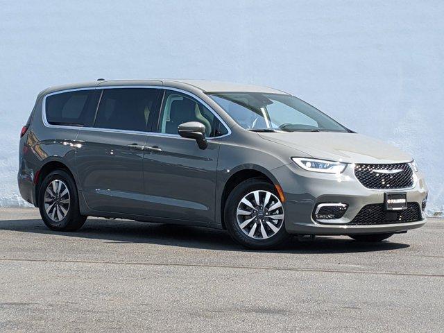 2023 chrysler pacifica hybrid touring l