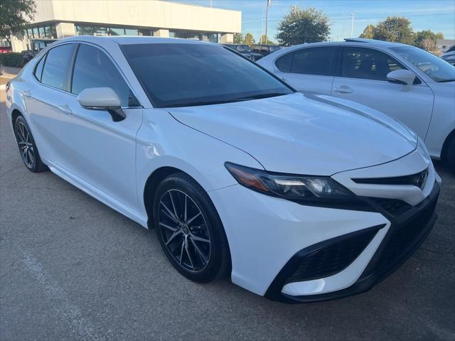 2022 toyota camry se