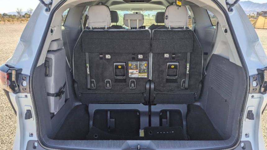 2023 toyota sienna le 8-passenger